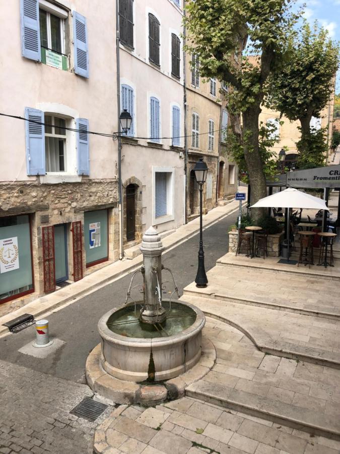 Fontaine Lejlighed Aups Eksteriør billede